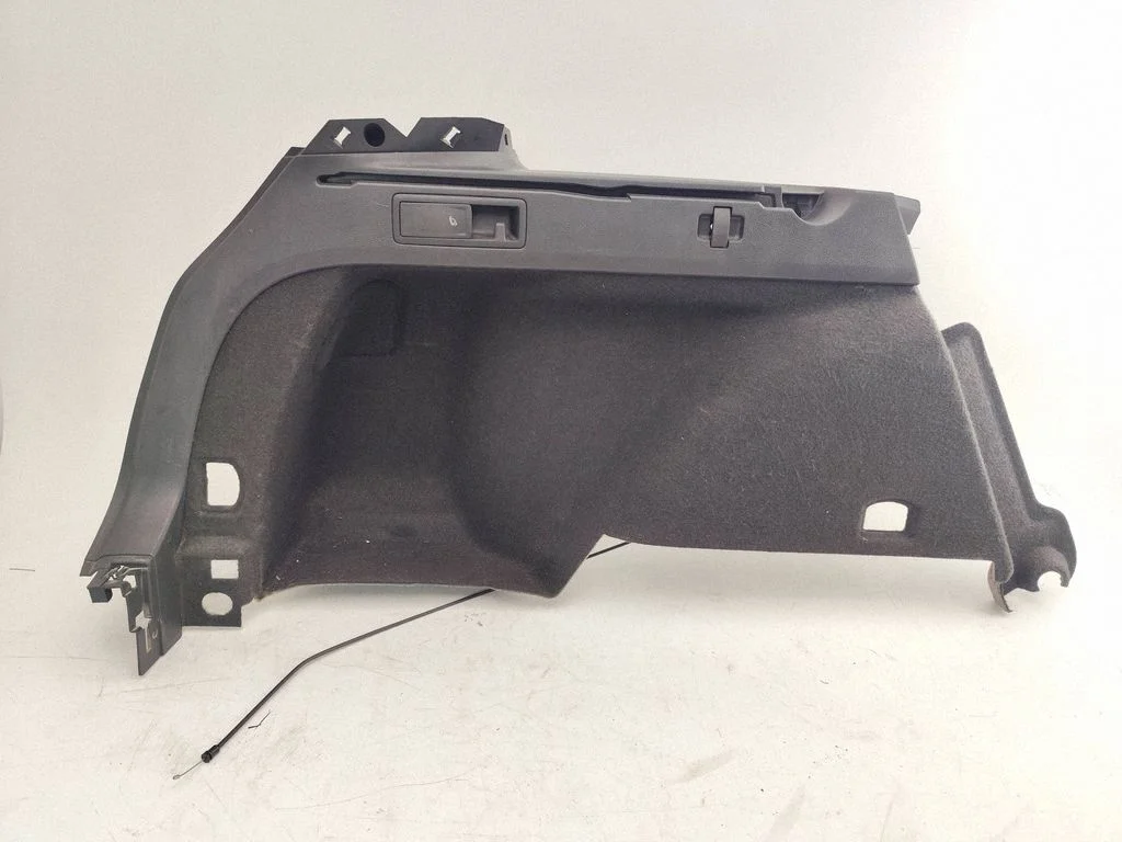 Boczny panel tapicerki bagażnika 3G9867427