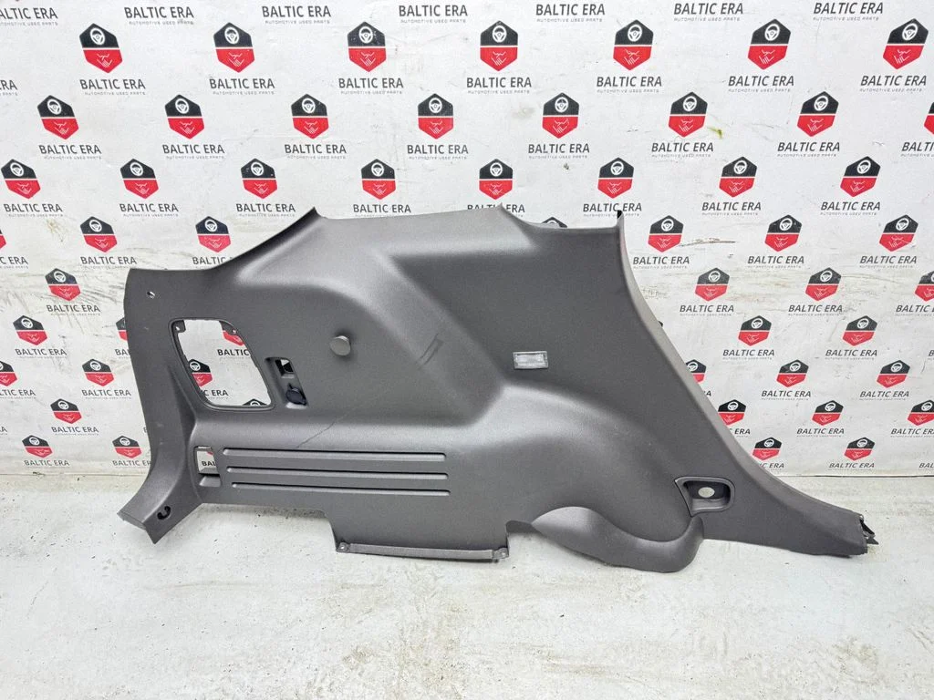Boczny panel tapicerki bagażnika BT437831013