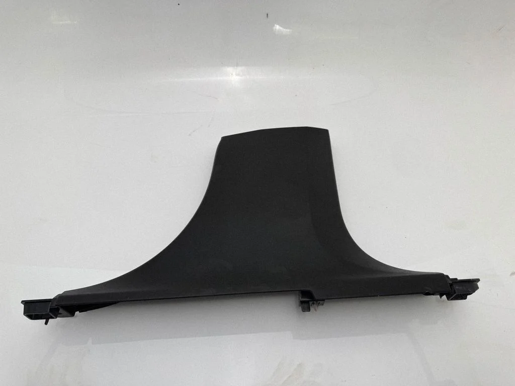 (B) pillar trim (bottom) – Volvo XC90 (2014-)