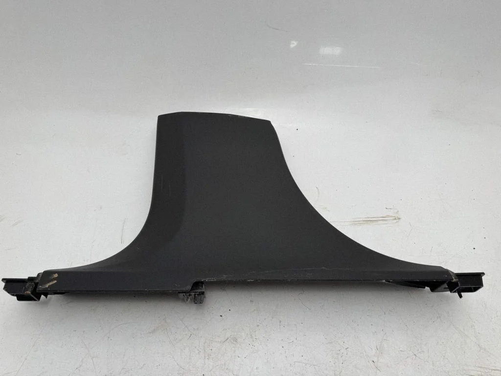 (B) pillar trim (bottom) – Volvo XC90 (2014-)
