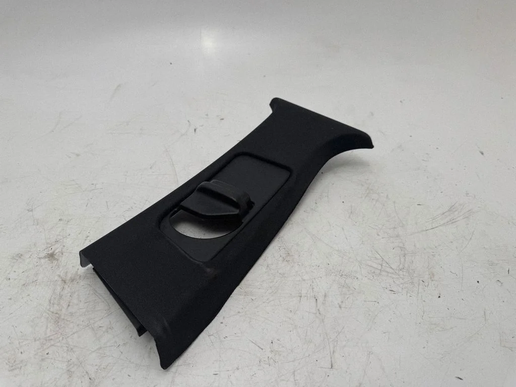 (B) pillar trim (top) A2048600330