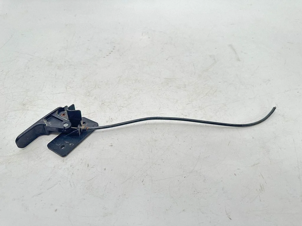 Mootorikapoti avamiskäepide 93BG16B626AE