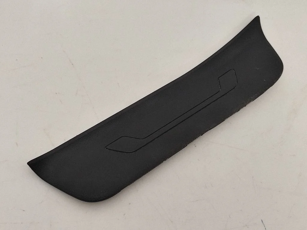 Rear sill trim cover 85878D5000