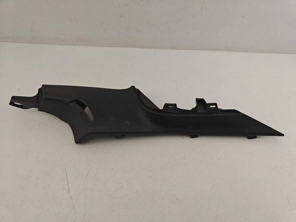 (D)pillar trim (top) 108628588I