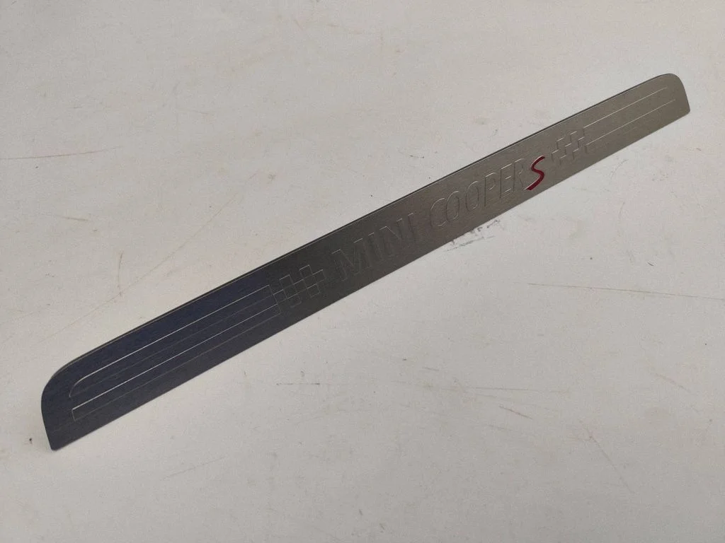 Front sill trim cover 7389353