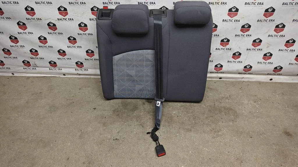 Rear seat – rear right