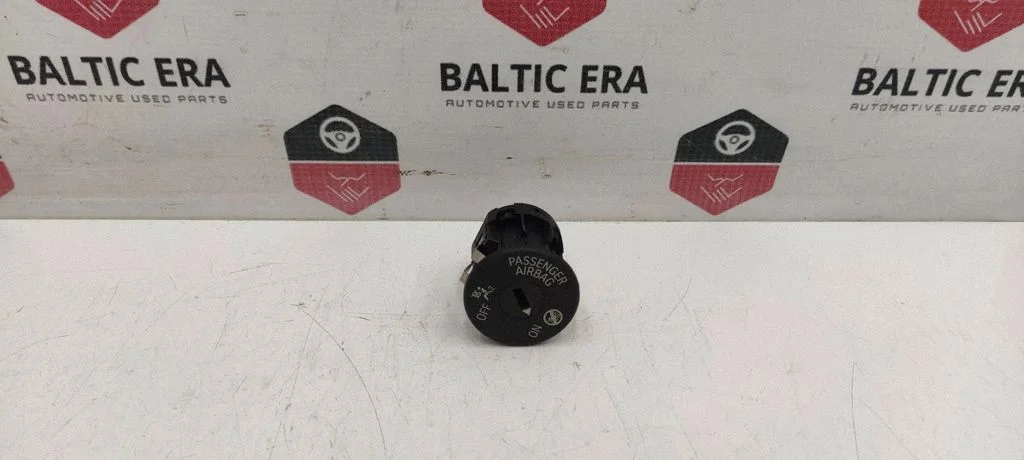 Passenger airbag on/off switch 9326501