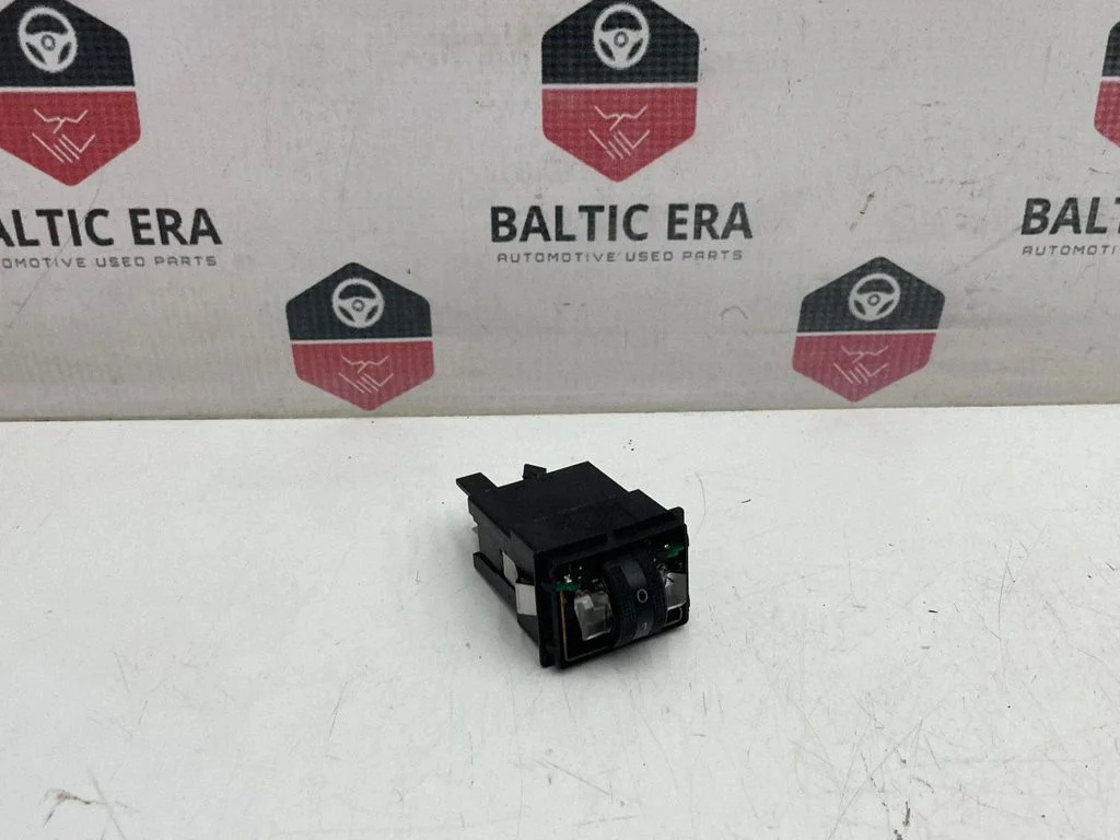 Seat heating switch 8E0963563