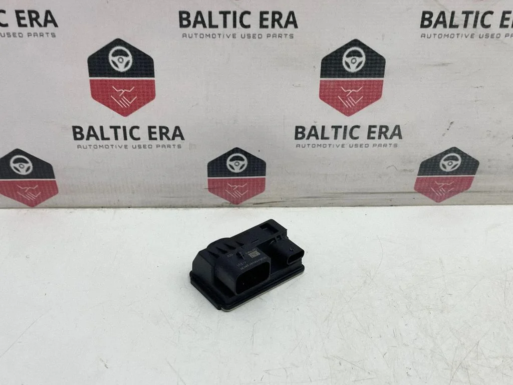 Eelsüüteküünalde relee – BMW 3-seeria F30 F35 F31 (2012-2018)