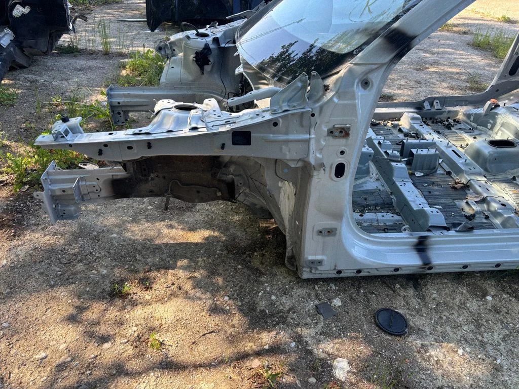 Front quarter panel – left