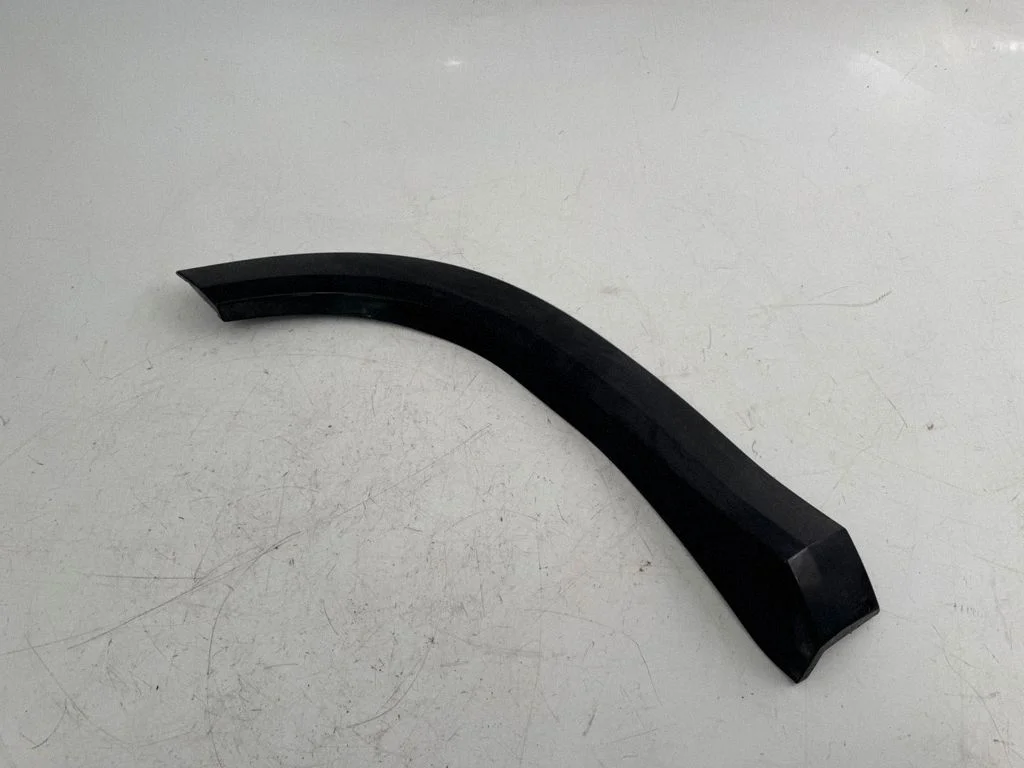 Rear arch trim 57N854820