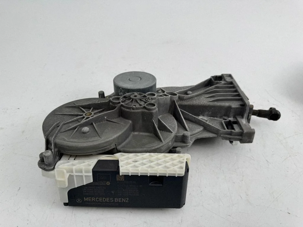 Pakiruumi luugi juhtplokk A2137605600