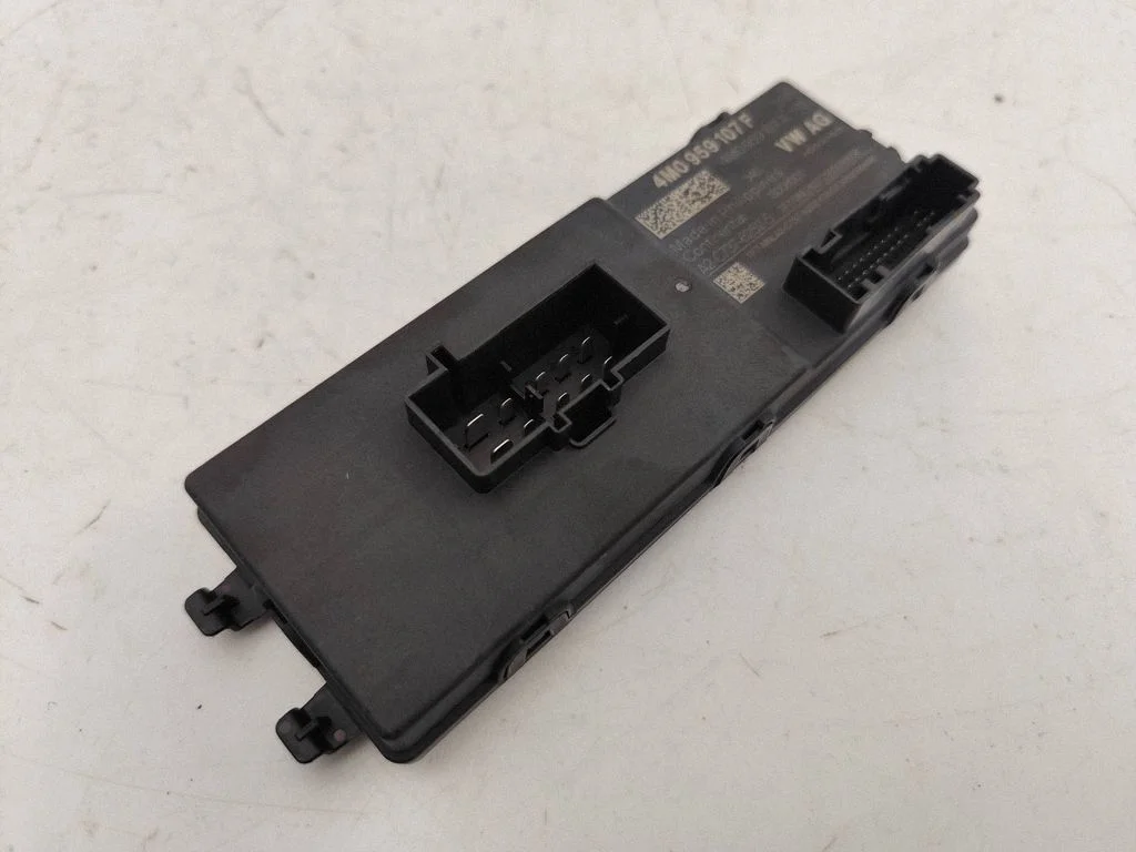 Tailgate/trunk control unit/module 4M0959107F