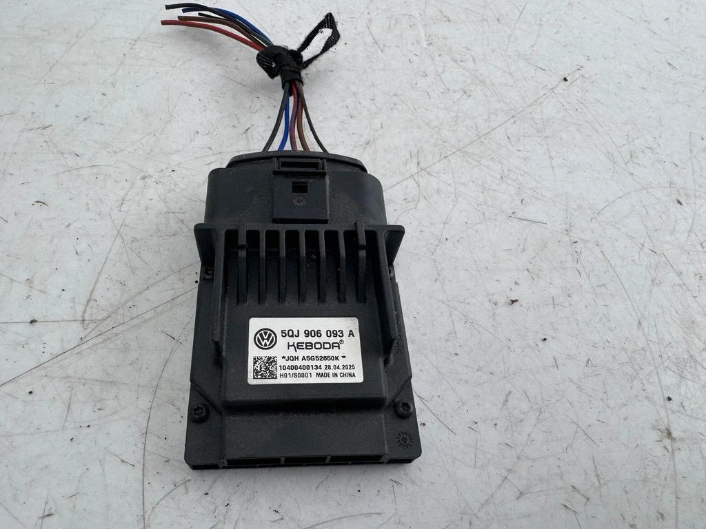 Fuel injection pump control unit/module 5QJ906093A