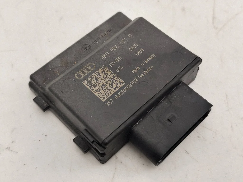 Fuel injection pump control unit/module 4K0906121C