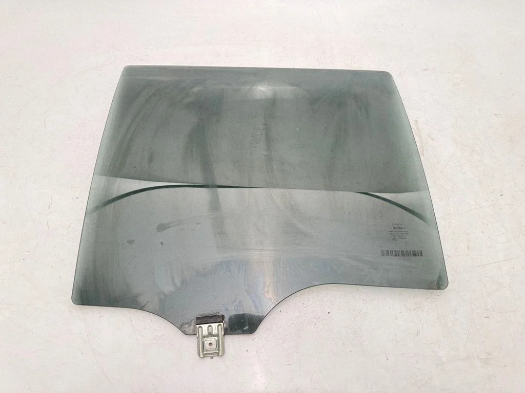 Rear door window glass 7T437825712A