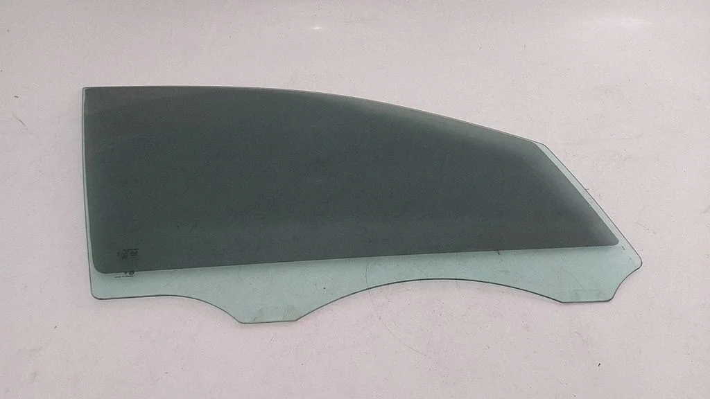 Front door window glass four-door – Volkswagen Touareg II (2010-2018)