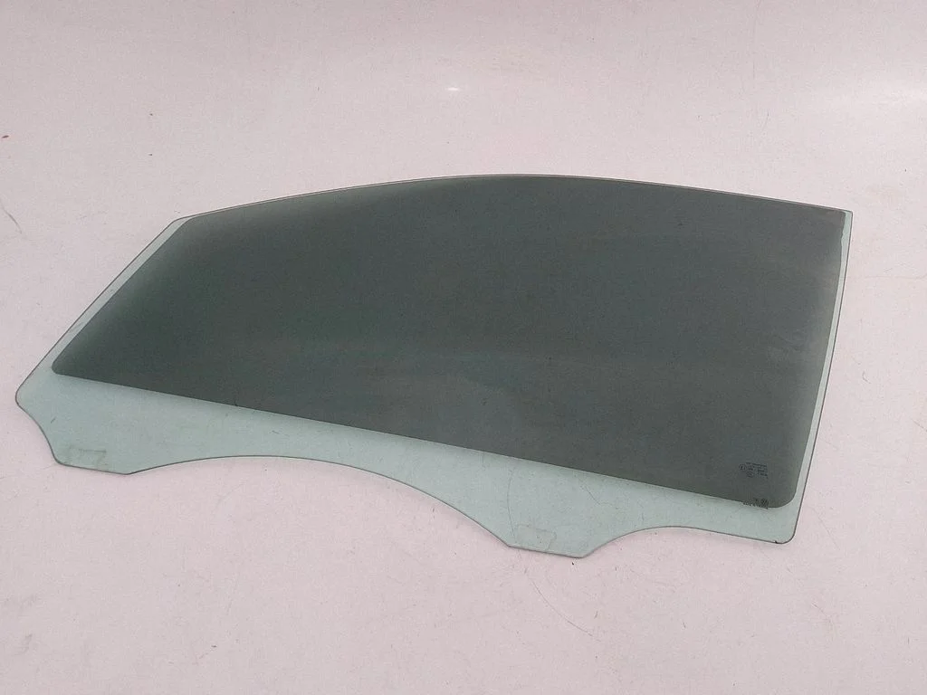 Front door window glass four-door – Volkswagen Touareg II (2010-2018)