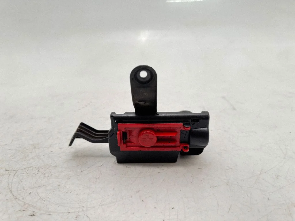 Plussjuhtmete ühendussõlm 8W0941823