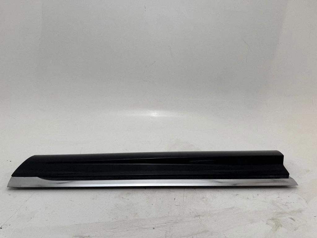 Front door trim (molding) – Volkswagen Touareg II (2010-2018)