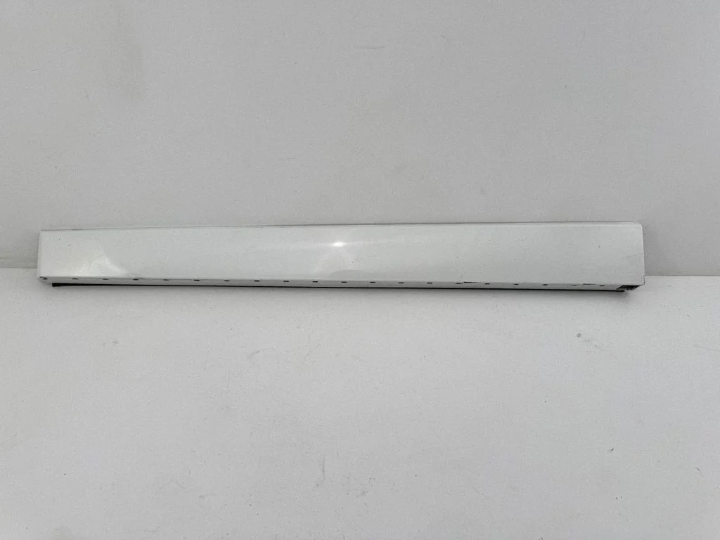 Priekšējo durvju apdare (molings) 8048153