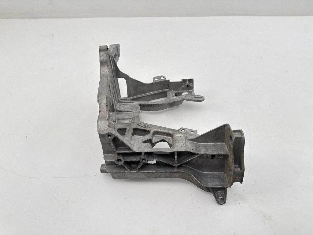 Radiaatori tugipaneeli klamber – Mercedes-Benz C-klass W205 (2014-2021)