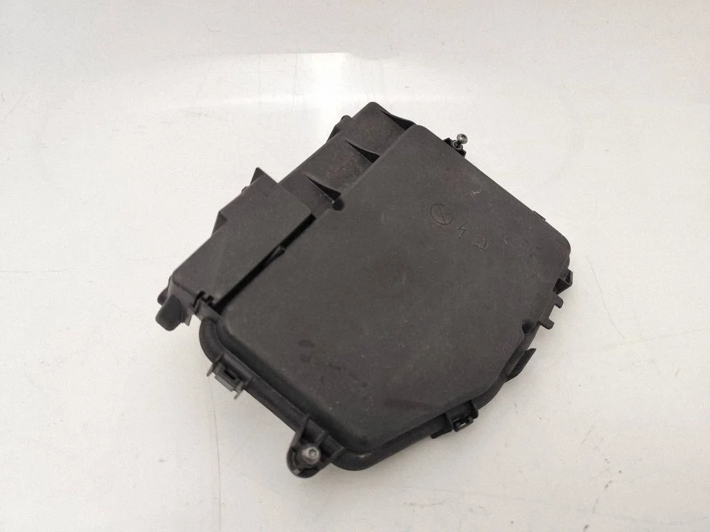 Fuse box cover A2475407800