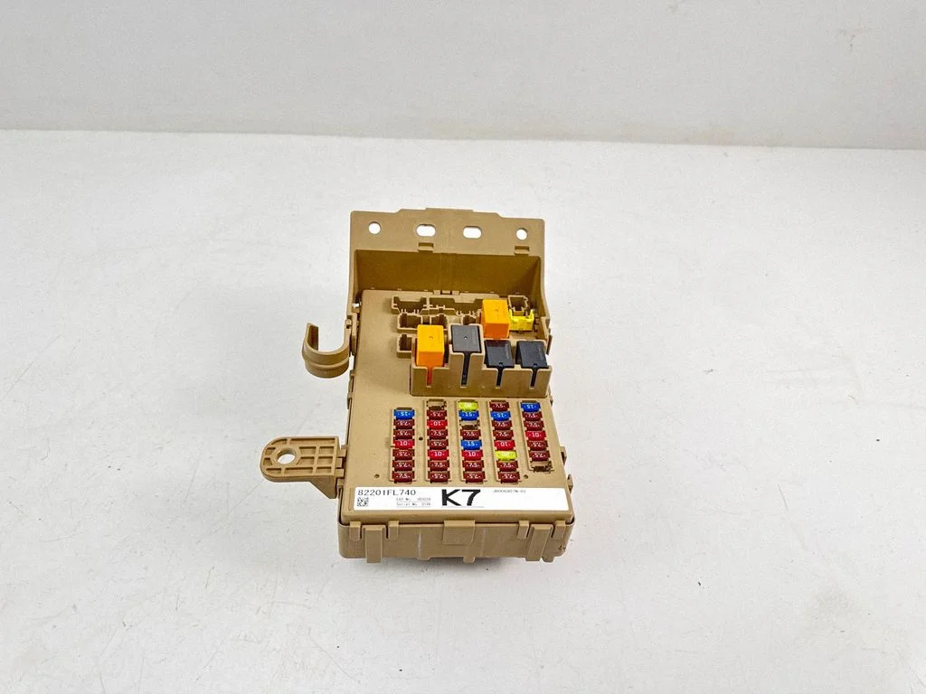 Fuse box set 82201FL740