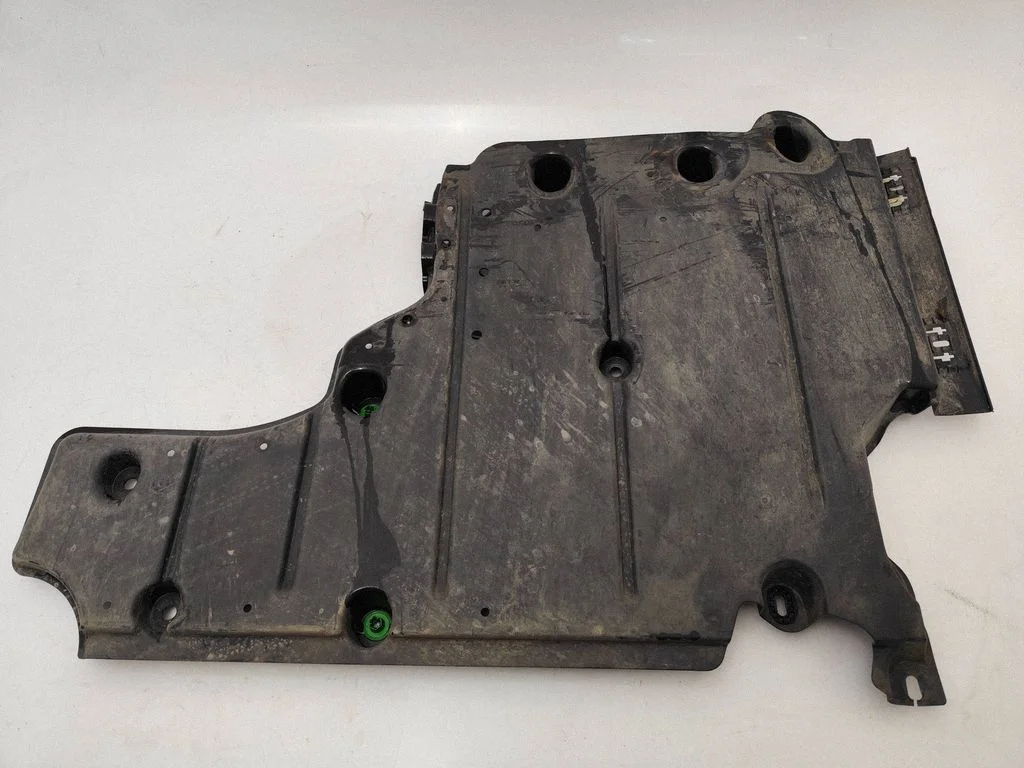 Rear underbody cover/under tray 9842680180