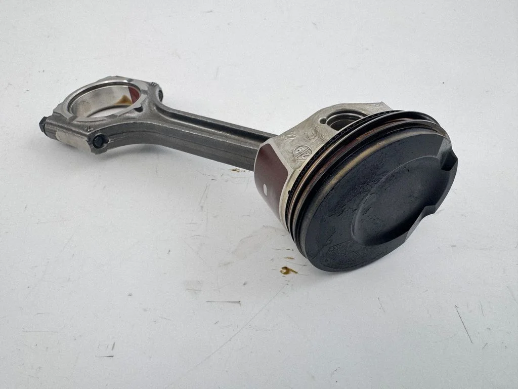Piston with connecting rod AN310