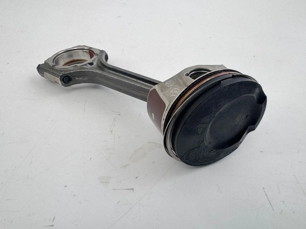 Piston with connecting rod 26HD16N