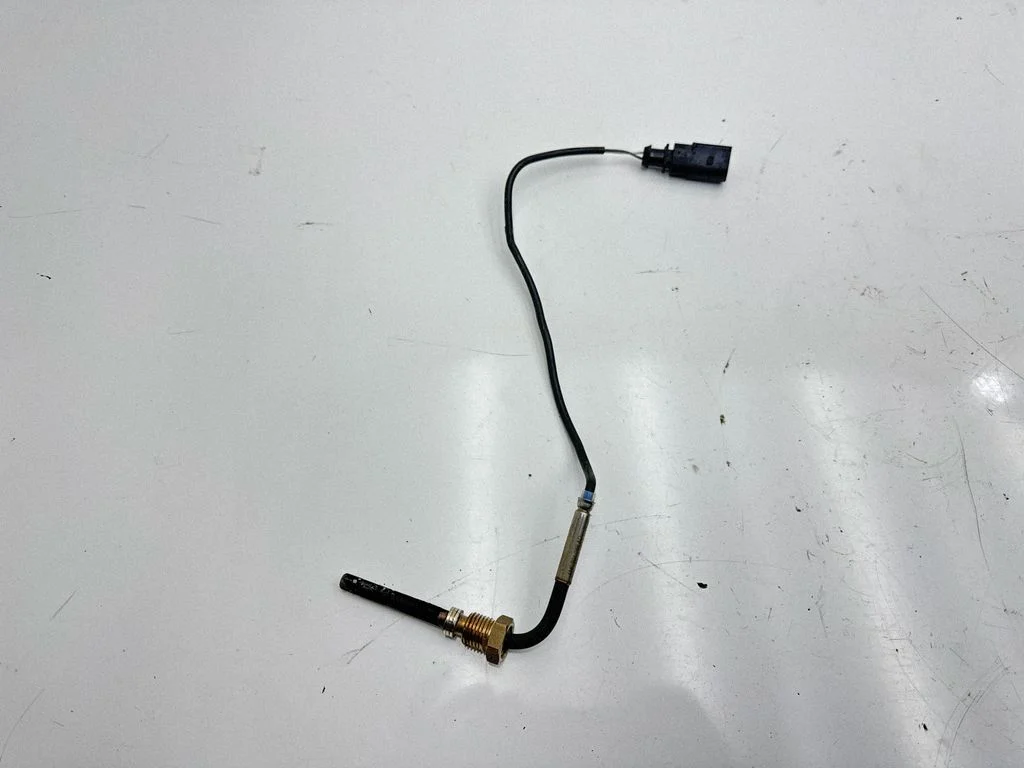Czujnik temperatury spalin 4M0906088AD