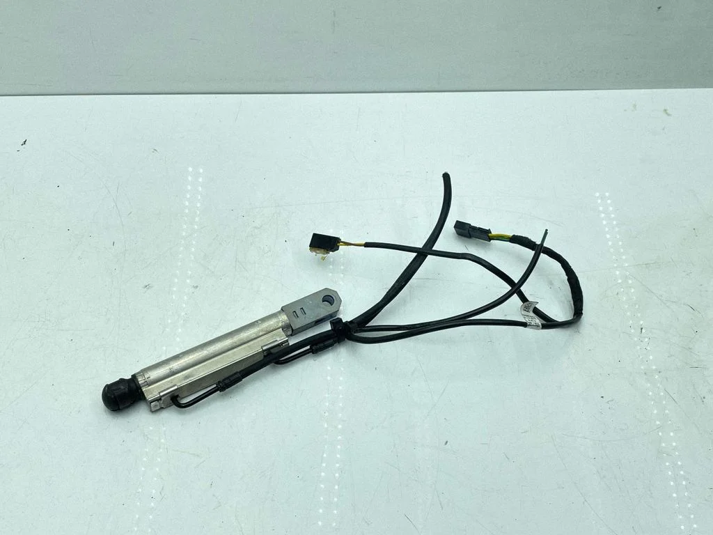 Convertible roof lock latch cylinder – BMW 4 Series F32 F33 (2013-2020)