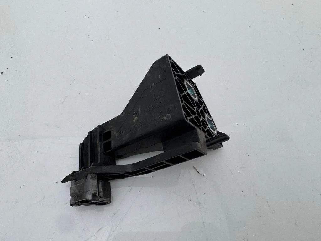 Radiaatori kinnitusklamber A2055014320