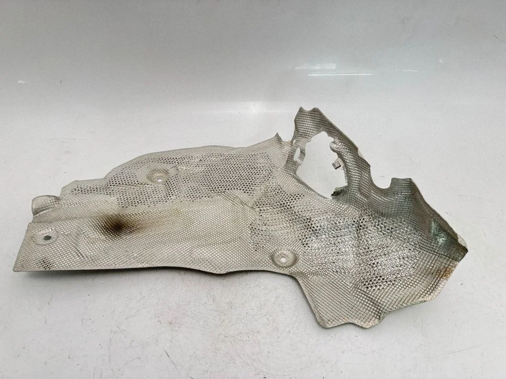 Heat shield in engine bay A2316800122