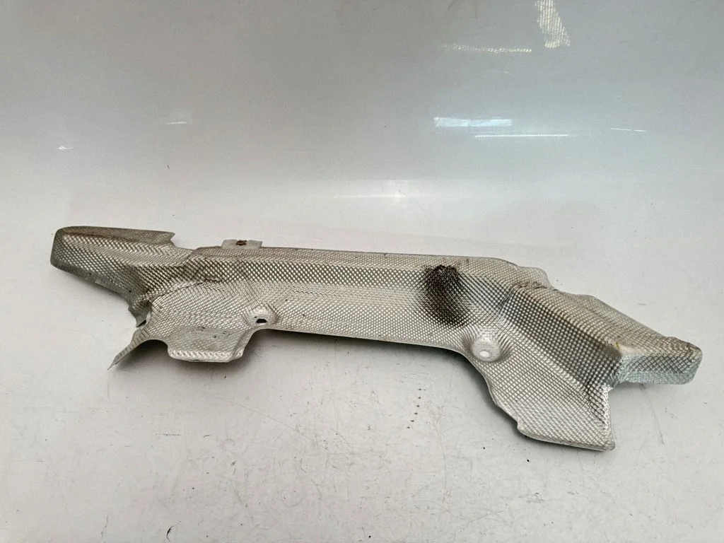 Heat shield in engine bay A2316800422
