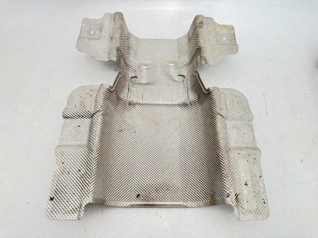 Heat shield in engine bay A2316821371