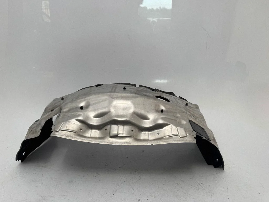 Heat shield in engine bay A2046280555