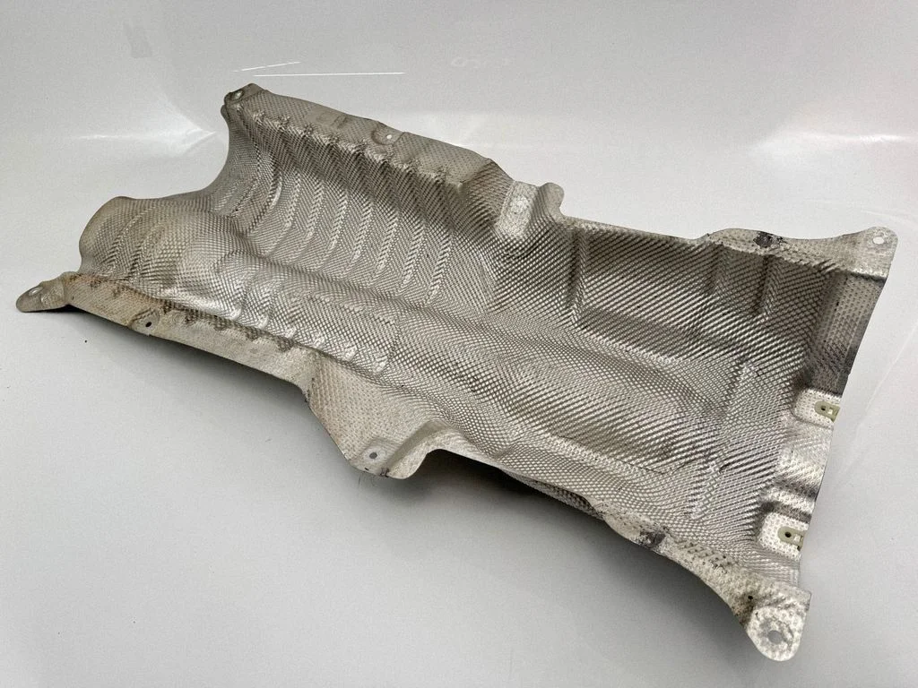 Exhaust heat shield 7428153