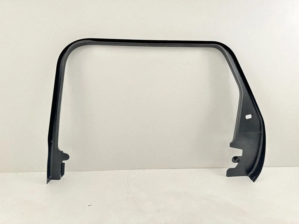 Rear door glass trim molding DK6225515A