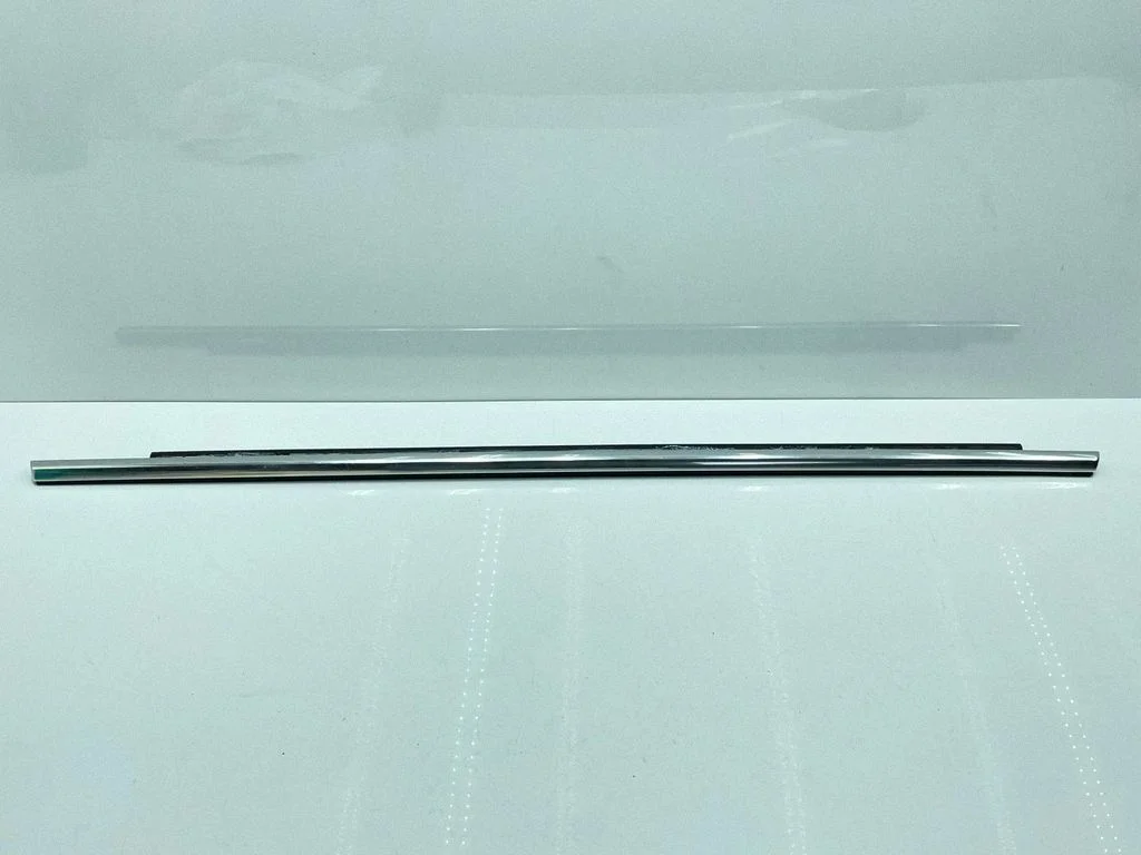 Rear door glass trim molding 7392370