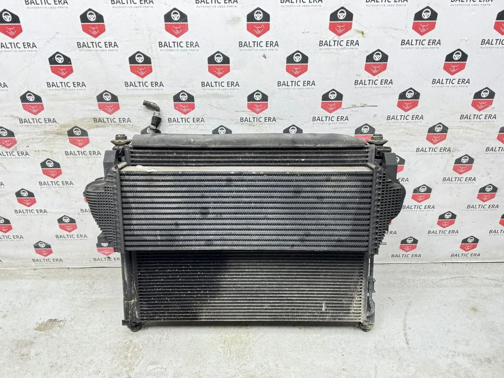 Radiator set 68252638AC