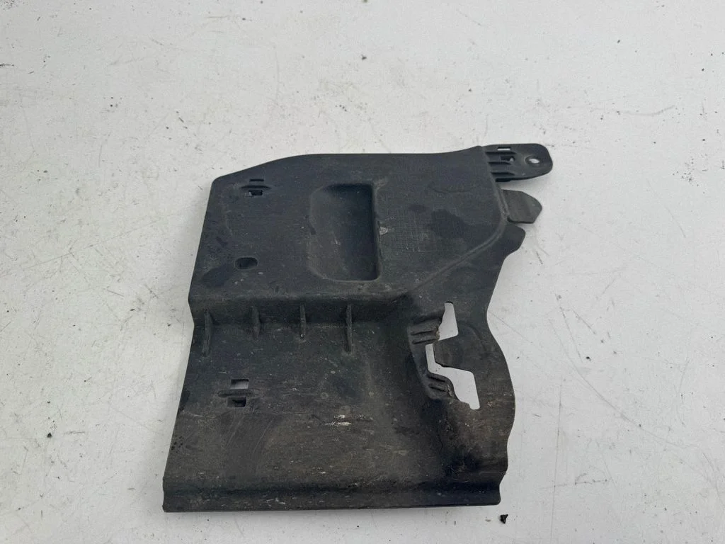 Side bottom protection 5Q0825271A