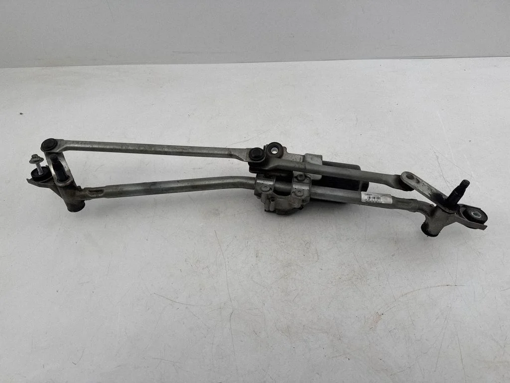 Front wiper linkage and motor – Ford Mustang VI (2015-)