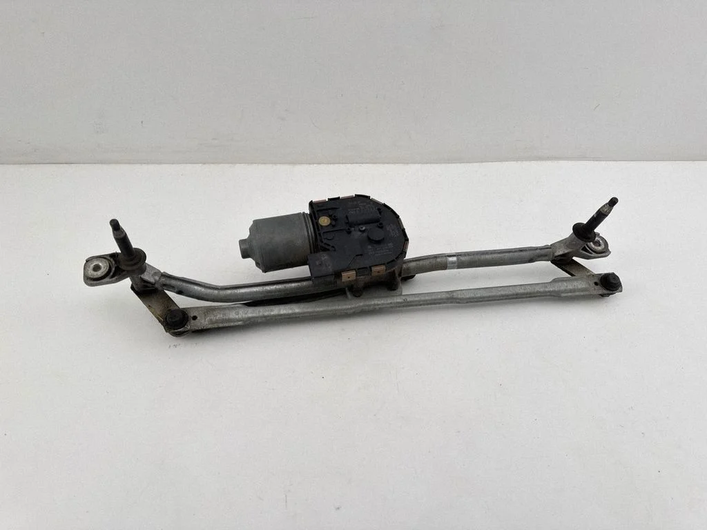 Front wiper linkage and motor 8R1955023D