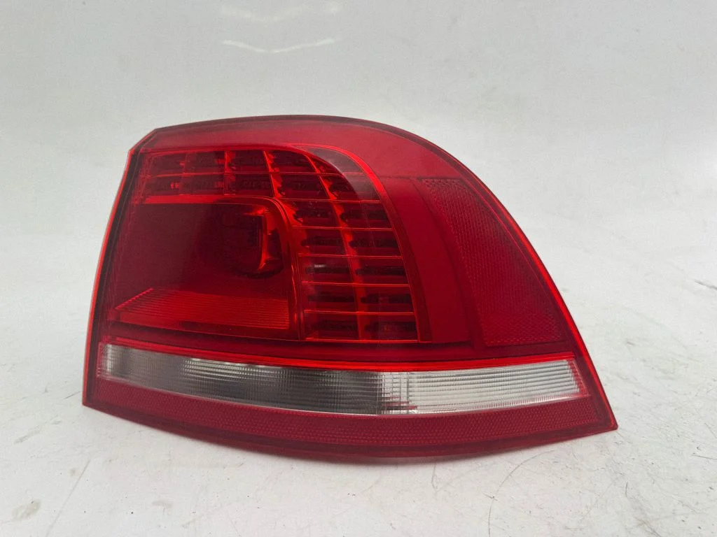 Rear/tail lights 7P6945208