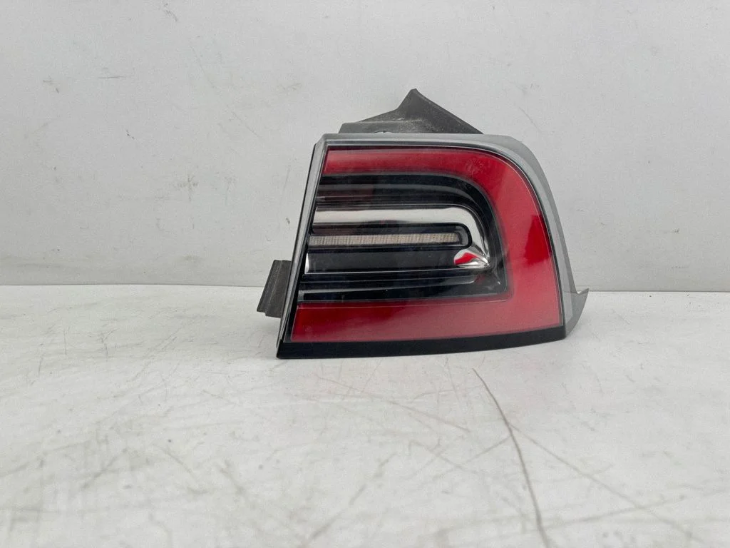 Rear/tail lights – Tesla Model Y (2020-)