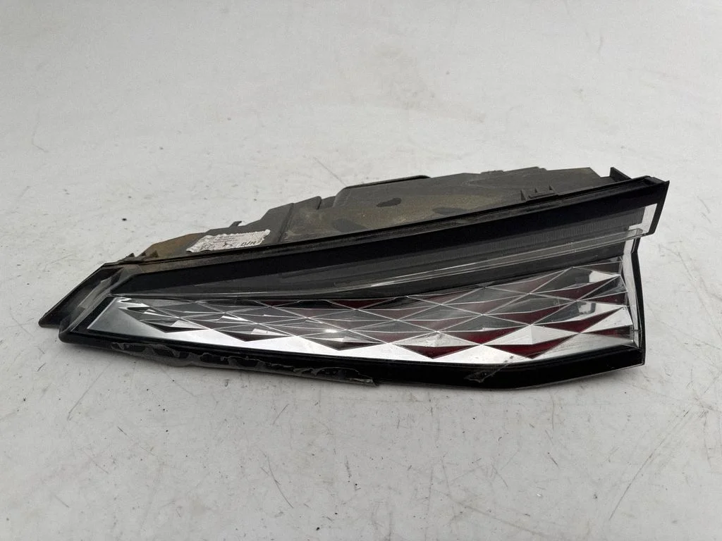 Tailgate rear/tail lights FR27000234