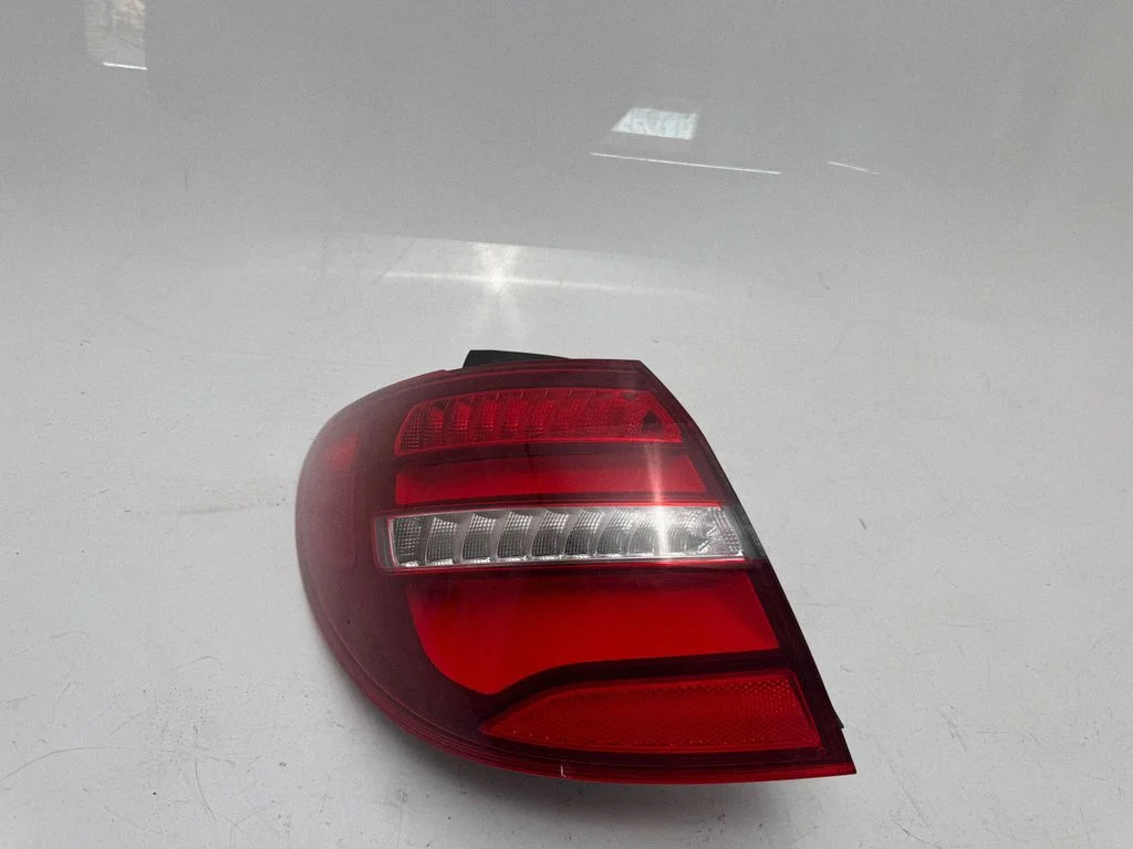 Tailgate rear/tail lights A2469068800