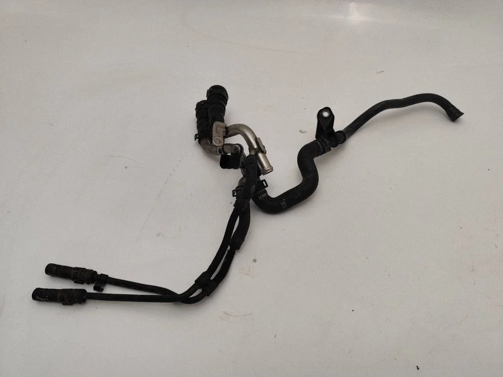 Engine coolant pipe/hose 05L122157AS